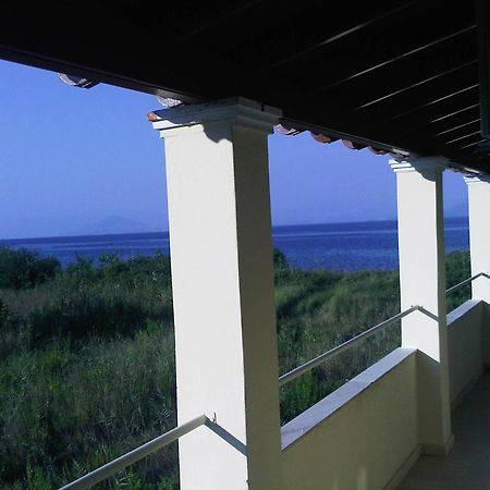 Virginia'S Beachfront Apartments Kávos المظهر الخارجي الصورة
