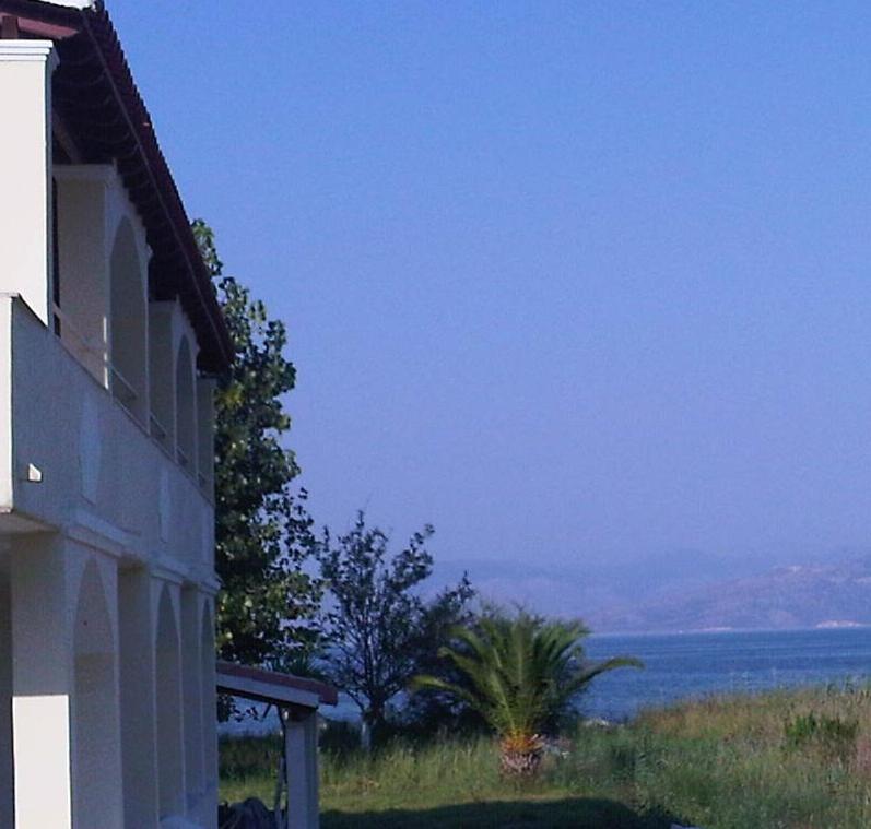 Virginia'S Beachfront Apartments Kávos المظهر الخارجي الصورة