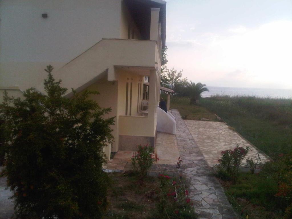 Virginia'S Beachfront Apartments Kávos المظهر الخارجي الصورة