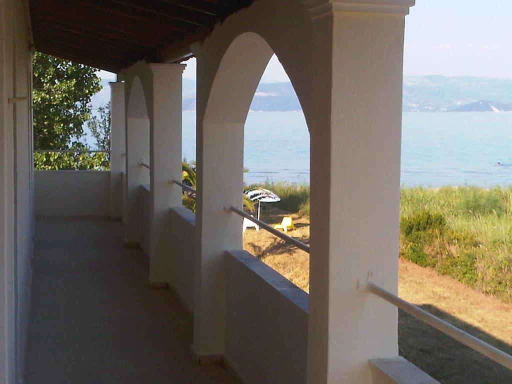 Virginia'S Beachfront Apartments Kávos المظهر الخارجي الصورة