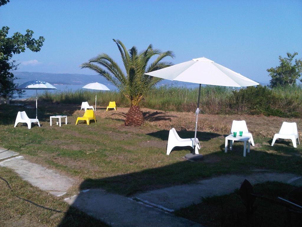 Virginia'S Beachfront Apartments Kávos الغرفة الصورة